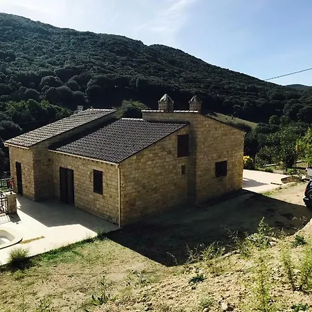 Maison De Charme Situee A Foce